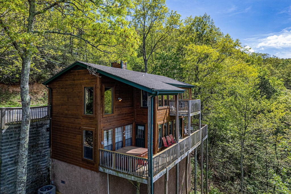 Tippy Top 2-bedroom cabin Gatlinburg